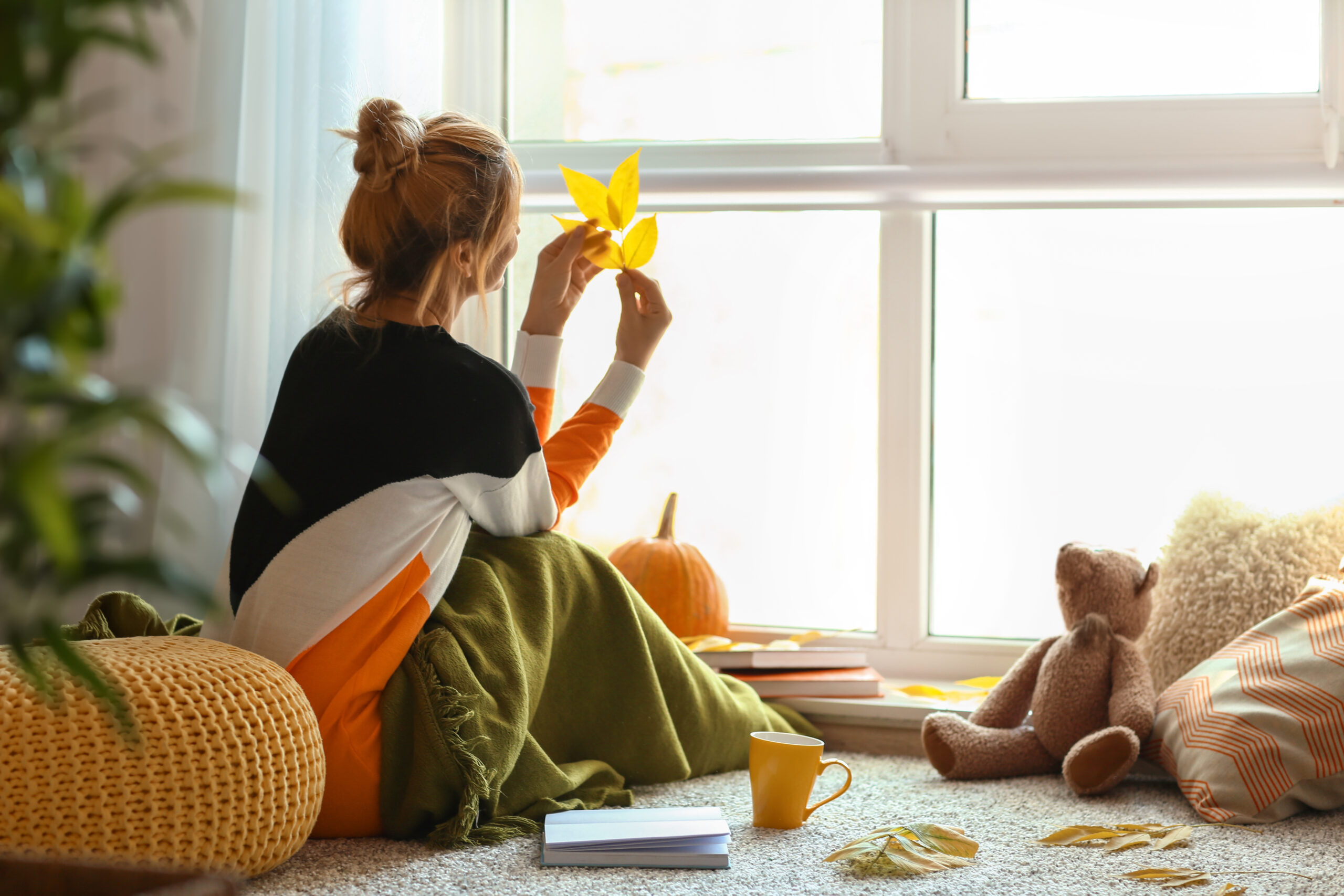 Fensterdekoration Herbst: Ideen für Gemütlichkeit und Wärmeschutz